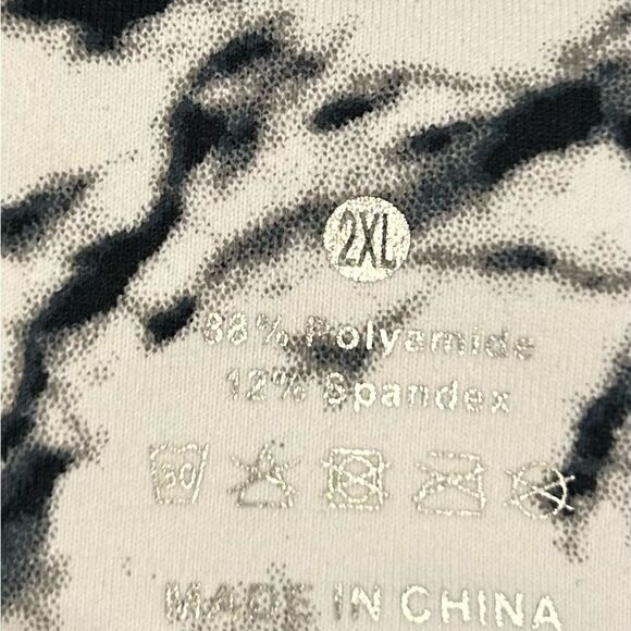 NWT Women’s 2XL black leggings - Picture 3 of 3